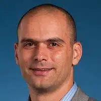 Rotem Yossef - רותם יוסף - בוגר MBA) Ross). במהלך לימודיו היה מעורב רבות בפעילויות עם מועמדים וסייע לרבים מחבריו ללימודים בעריכת קורות החיים והכנה לראיונות העבודה