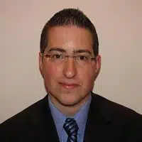 Yair Ton - יאיר טון - בוגר MBA) NYU Stern). בשנים האחרונות צבר יאיר נסיון רב בתחום הקבלה לתוכניות ה-MBA המובילות, וסייע למועמדים רבים בתהליך האפליקיישן
